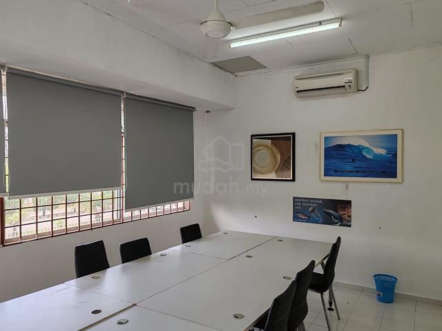 Pejabat siap berperabut aircon untuk disewa Furnished office to let 1