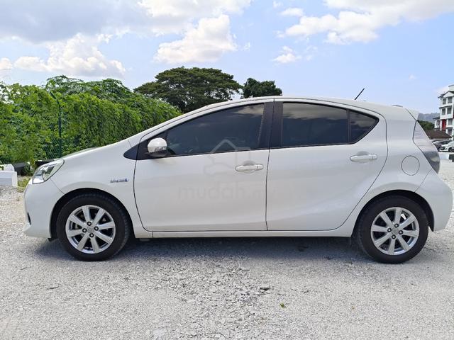 2012 Toyota PRIUS C 1.5 (HYBRID) (A) - 4