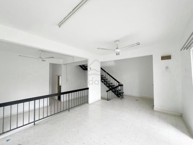 Facing Open 2 Storey 4R3B Taman Bukit Serdang MRT UPM Seri Kembangan 1