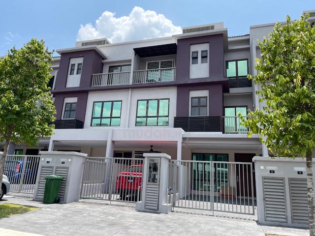 (GROUND) 3 Storey THE STRATA Townhouse @ Bandar Bukit Mahkota KUIS 1