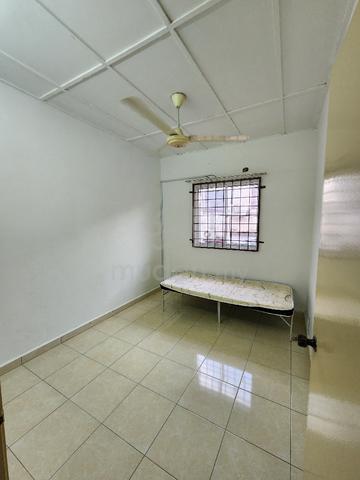Bilik Middle di Taman bukit indah ampang 1
