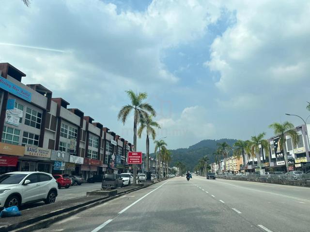 FOR RENT |2nd Floor shop lot Facing Main road Machang bubok 1