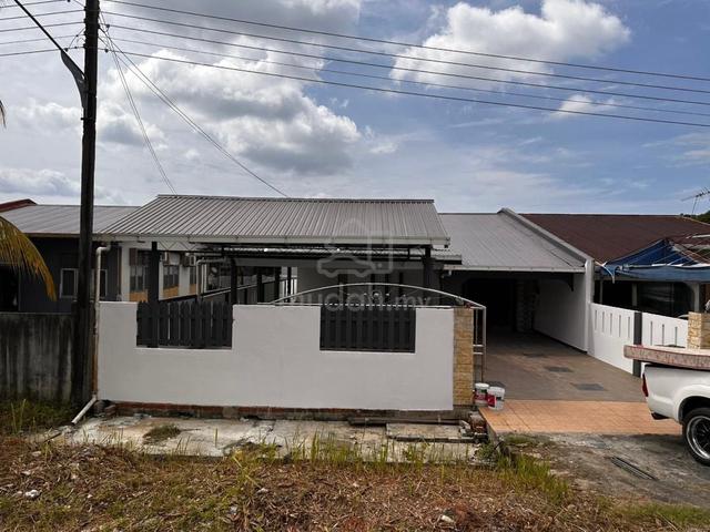 Single Storey Semi Detached at Jalan Emas, Mile 9, Kuching 1