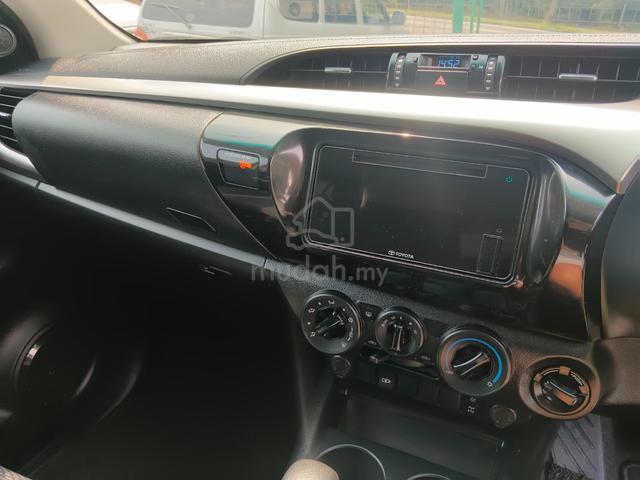 Toyota Hilux 2.4 (A) Under Warranty Rear Canopy - 3