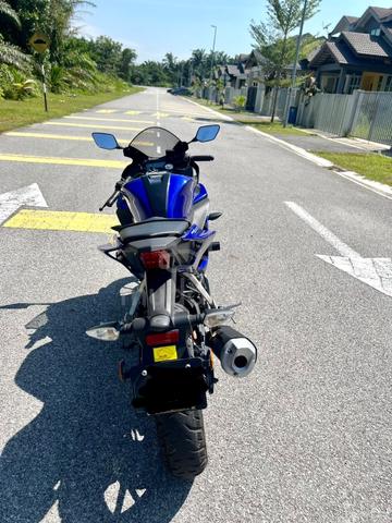 r15 motorcycle rate