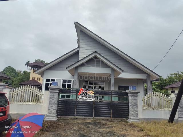 Banglo di Kampung Lati Pasir Mas 1