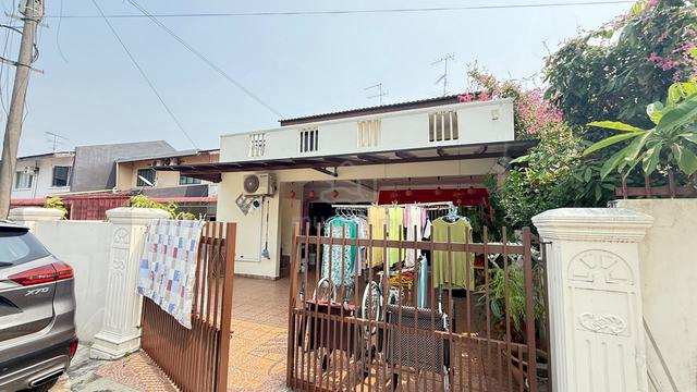 Taman Pelangi ..Rare unit to sale..good condition,and loacation 1