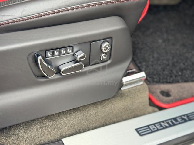 2022 Bentley BENTAYGA 4.0 V8 Black/Red Interior - 4