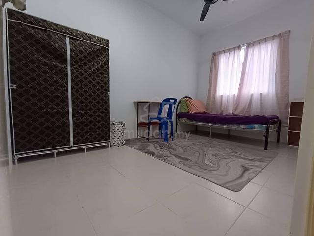 Middle Room near LRT 1