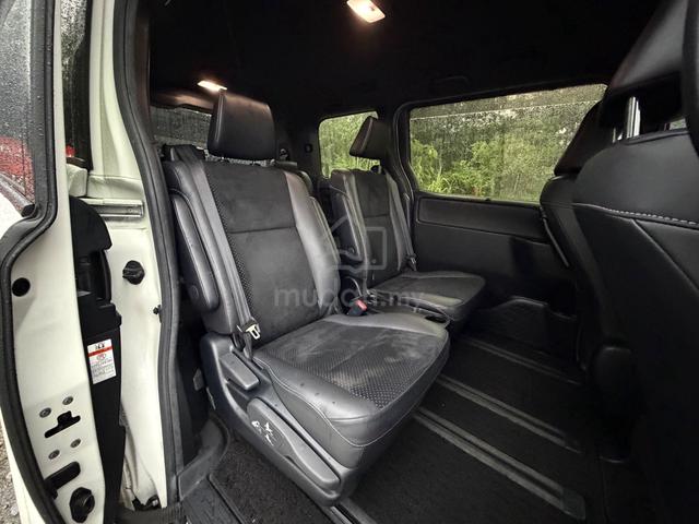 【RECOND，OFFER】2021 Toyota VOXY 2.0 ZS KIRAMEKI III - 5