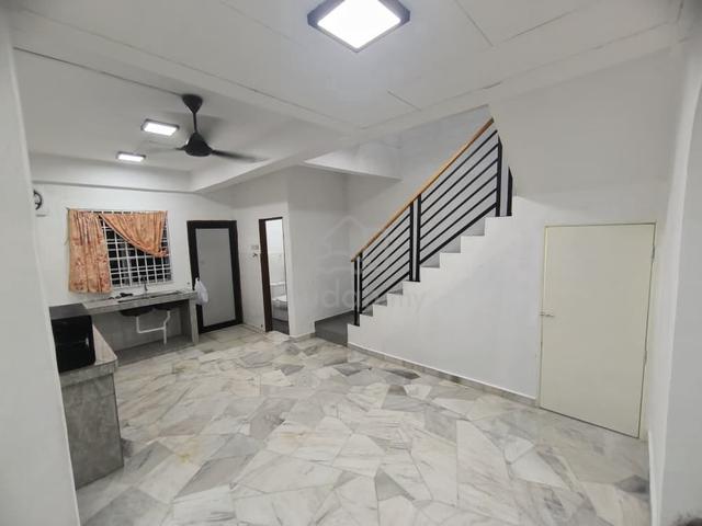 2 Sty Renovated House Air cond & Water Heater  At Tmn Sri Indah Klang 1