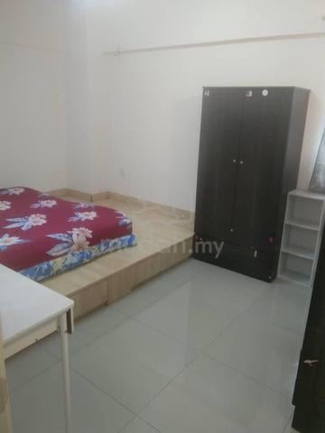Bilik masterbedroom private toilet sentul utama condominium 1