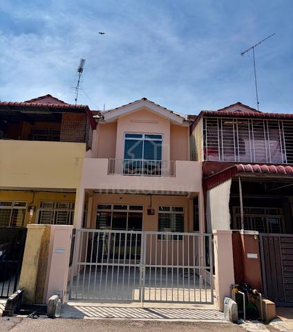 Taman Sri Kluang. Berdekatan dengan pasar raya besar, mini mark 99 1
