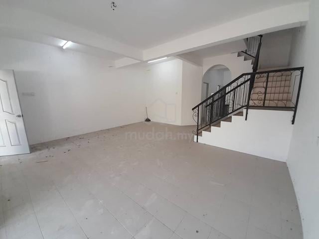 Menglembu / 2 Storey Terrace / 20x65 / Renovated / Good Condition! 1