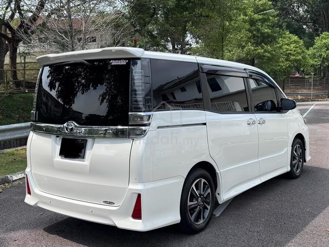 2020 Toyota VOXY 2.0 ZS KIRAMEKI III (A) - 4