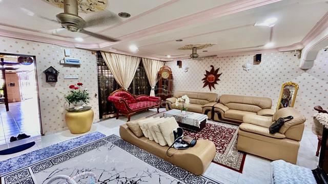 LUXURY DOUBLE STORY TERRACE HOUSE / FULLY RENO / 40k Below Market 1