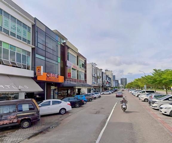 Austin Heights 3 storey Shop facing mainroad tebrau  1