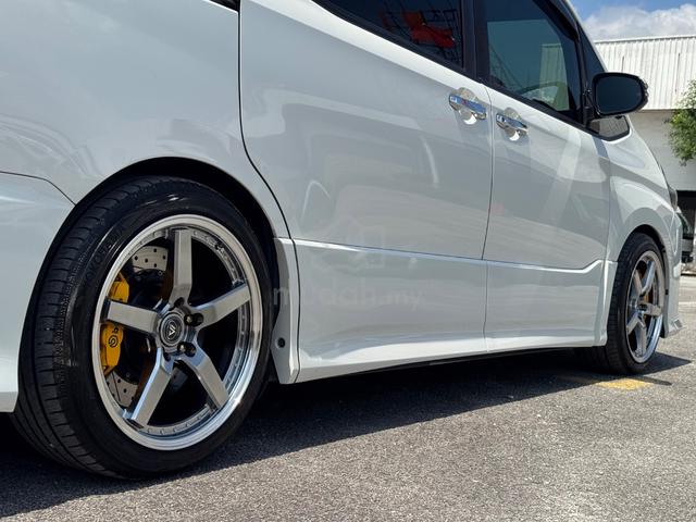 Toyota Voxy 2.0 ZS Kirameki - 3