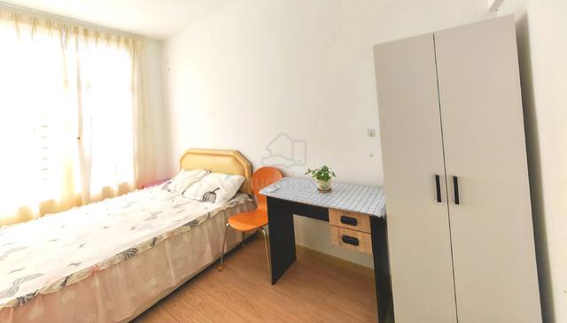 female room for rent Spacious Clean 1