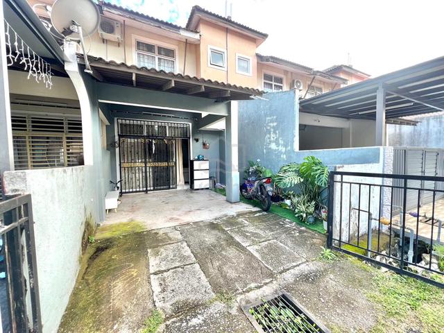 [FREEHOLD] Teres dua tingkat Bandar Springhils Port Dickson 1