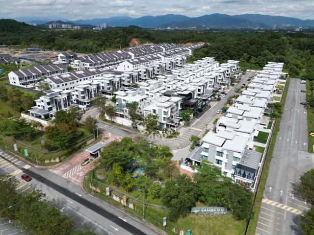 6 ROOM 3 Storey Semi Detached House Lambaian Residence Bangi UKM 1