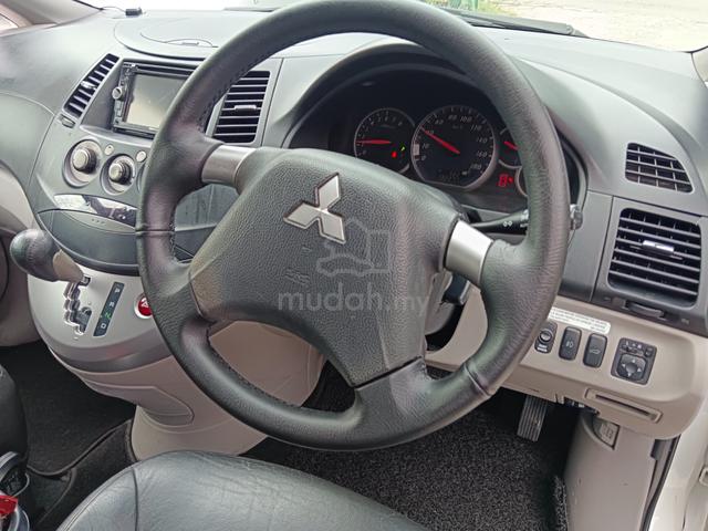 2010 Mitsubishi GRANDIS 2.4 PUSH START PWR BOOT - 4