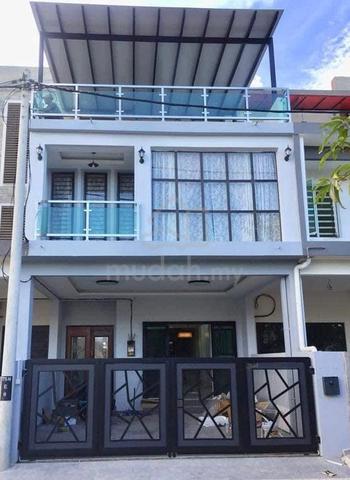Rumah Teres 3 Tingkat Premium belake pata timur tanah merah. 1