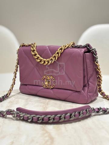 Chanel 19 Flap Shoulder Bag in Purple Lambskin - photo 3 of 4