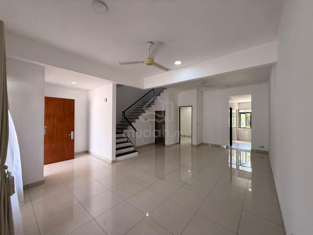 Huge 2 Storey Terraced Maple Residence In Cyberjaya With Aircond Full 1