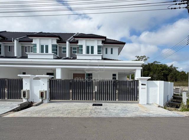 Double Storey Corner House for Sale at Lopeng Miri 1