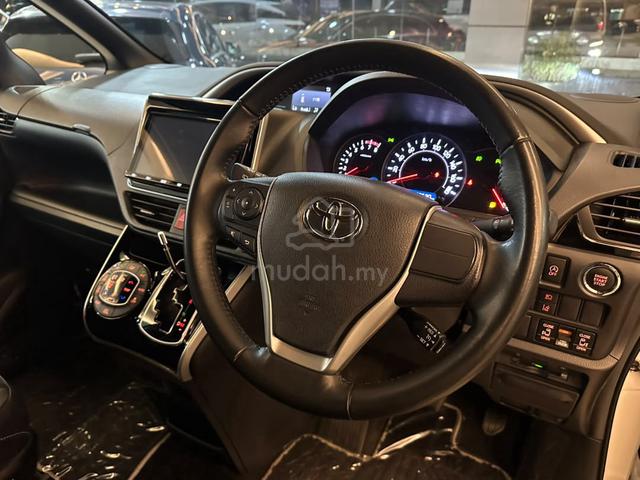 [SALE] 2021 Toyota VOXY KIRAMEKI 3 - LOW MILEAGE - 3