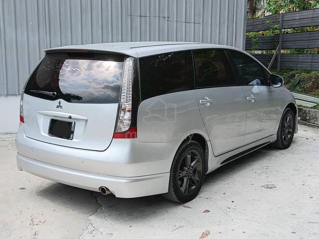 2010 Mitsubishi GRANDIS 2.4 FACELIFT (A) - 4