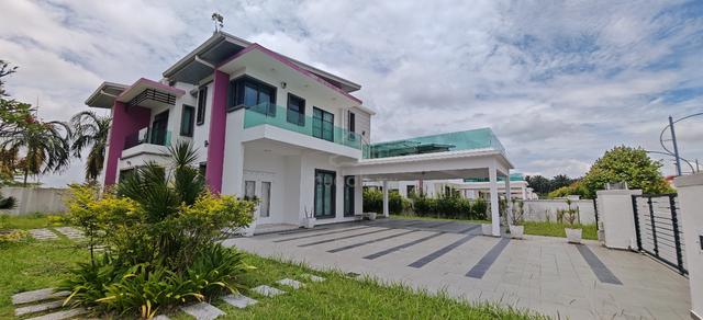2 stry bungalow fully renovate and full furnished 1