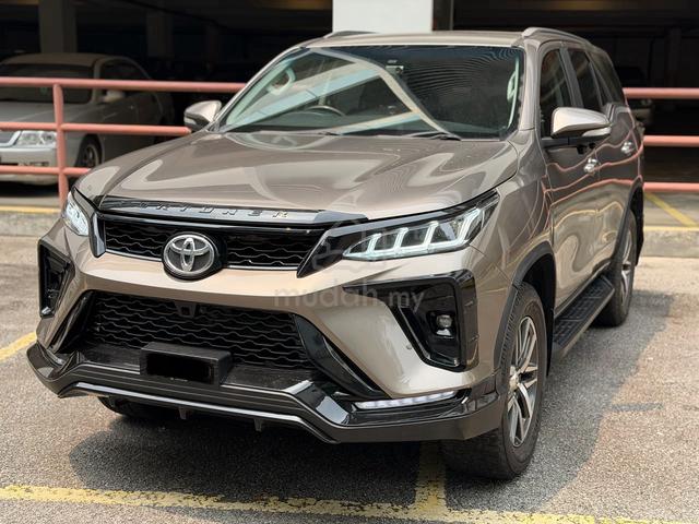 Toyota FORTUNER 2.7 SRZ 4X4 GR Bodykit 7Seater 2.4 - 3