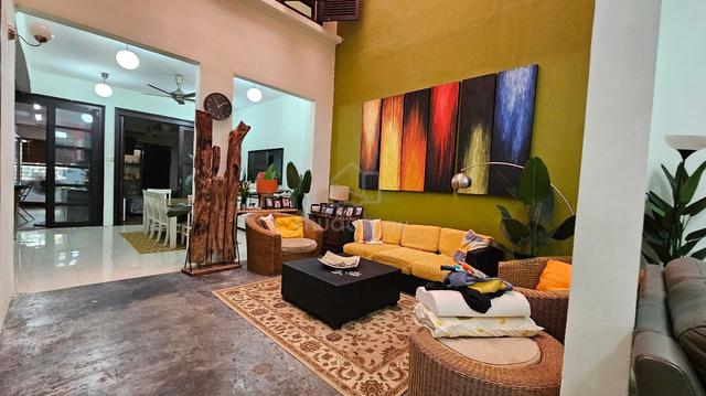 Fully renovated Superlink house in Bukit Jelutong for Sale 1