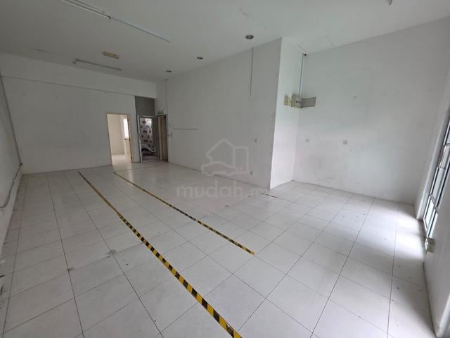the one officelot 850sf bare unit in bayan baru for rent 1
