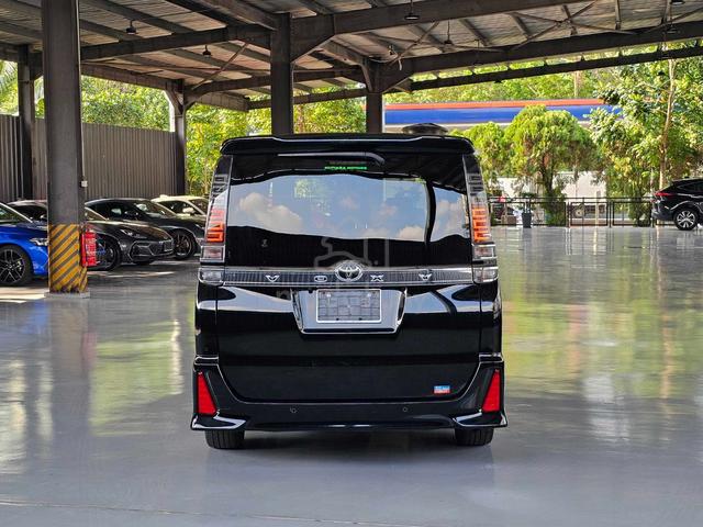 8 SEATER 2PD 2021 Toyota VOXY ZS KIRAMEKI III (A) - 4