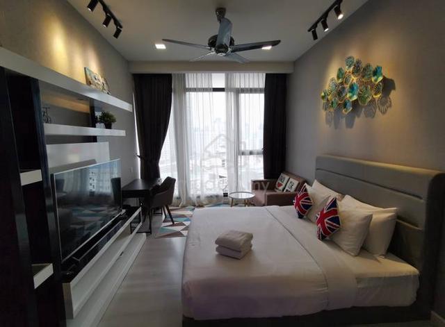 Expressionz Professional Suites 1
