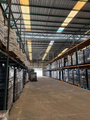 {MEDIUM INDUSTRY} Warehouse with racking system at PERINDUSTRIAN NILAI 3
