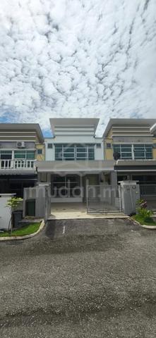 FREEHOLD|Teres 2 Tingkat Taman Warisan Puteri, Seremban|4 Bilik 1