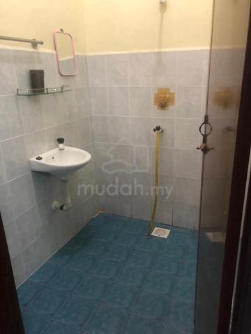 Rumah sewa gong badak 4