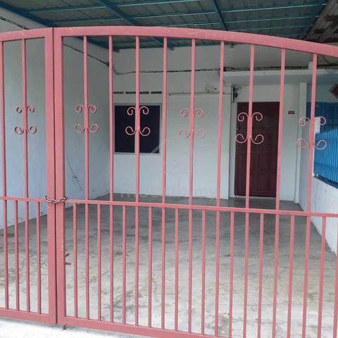 Rumah double storey utk disewa.kawasan Taman Tangkak Jaya,Johor 1