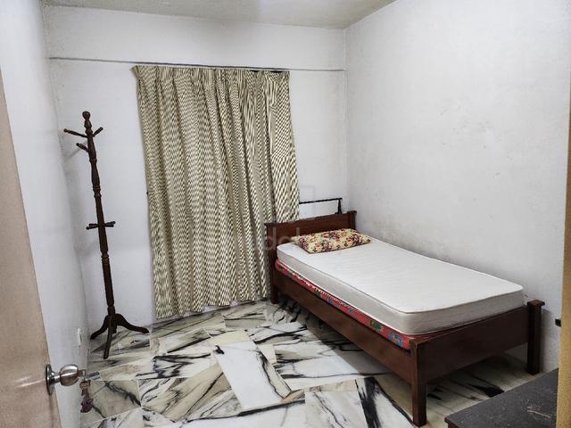 bilik seksyen 7 flat pkns 1