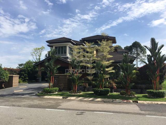 Bungalow 3 Storey Perdana Lakeview East with Pool and facing lake view 1
