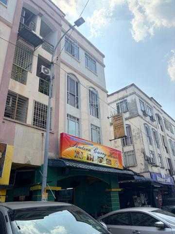 High-Ceiling End-Lot Shop Office For Sale 1
