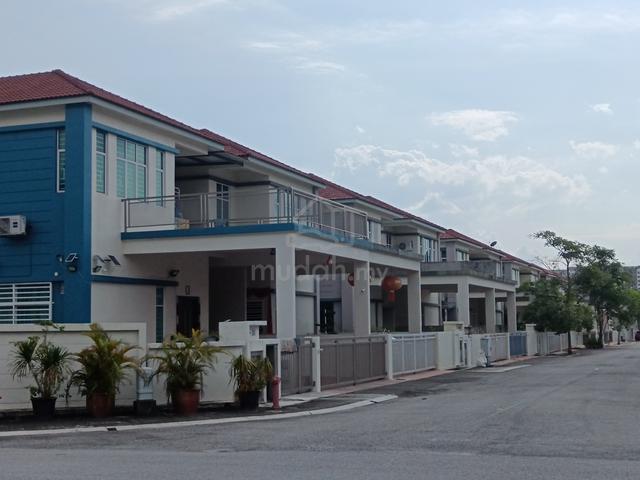 Double Storey House With Side Land Renovate & Extended 1