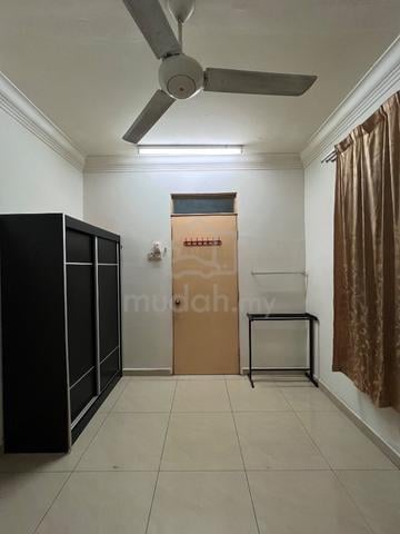 Medium Room Mentari Court 1