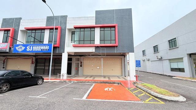 Double storey Shop lot end lot/Taman Kluang perdana 1