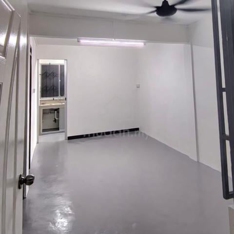 Flat Taman Ungku Tun Aminah 1