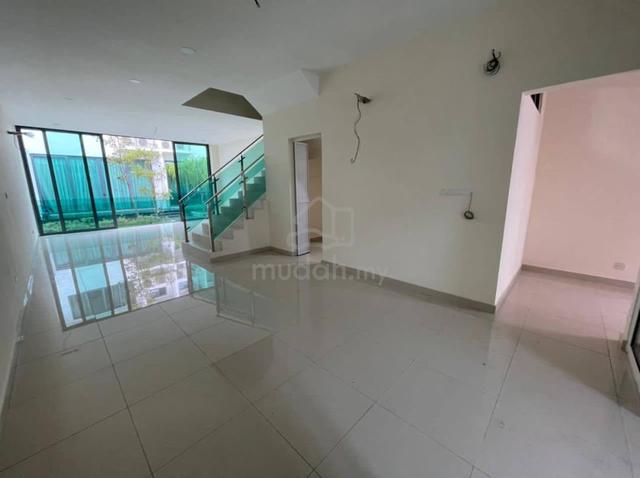 Best Buy 3 storey terrace Reflexion Pool Villa Bandar Nusaputra Timur 1